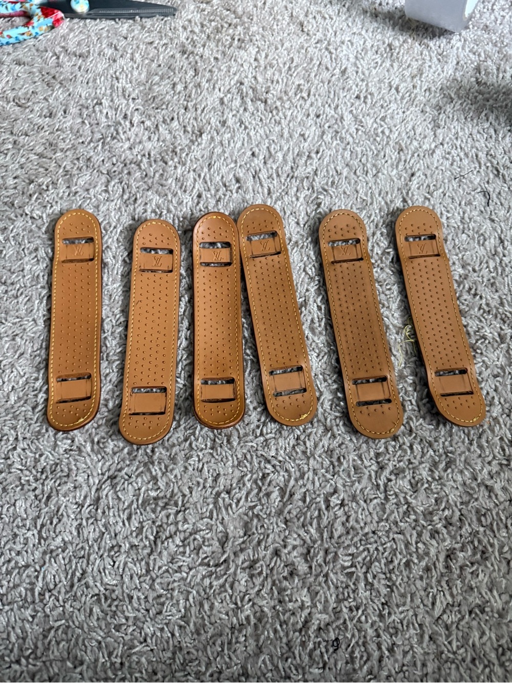 Louis Vuitton Strap pad A34 - Picture 9 of 12